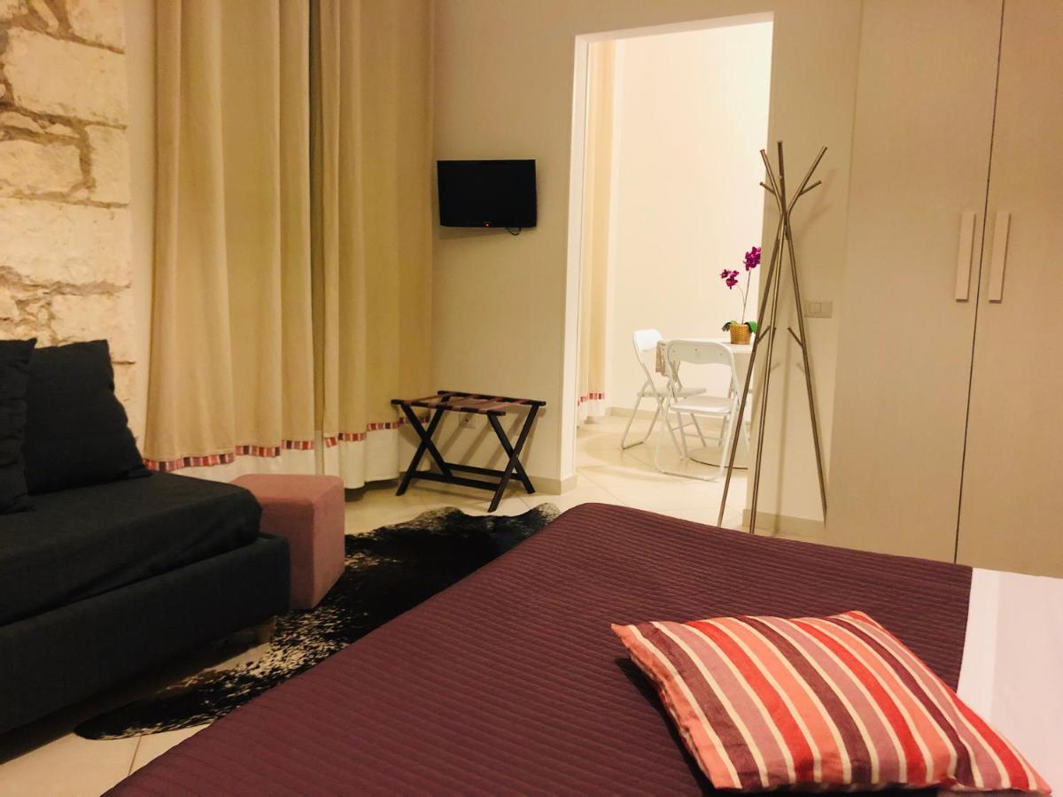 シラクーサ イ サンティ コロナーティ Bed & Breakfast エクステリア 写真